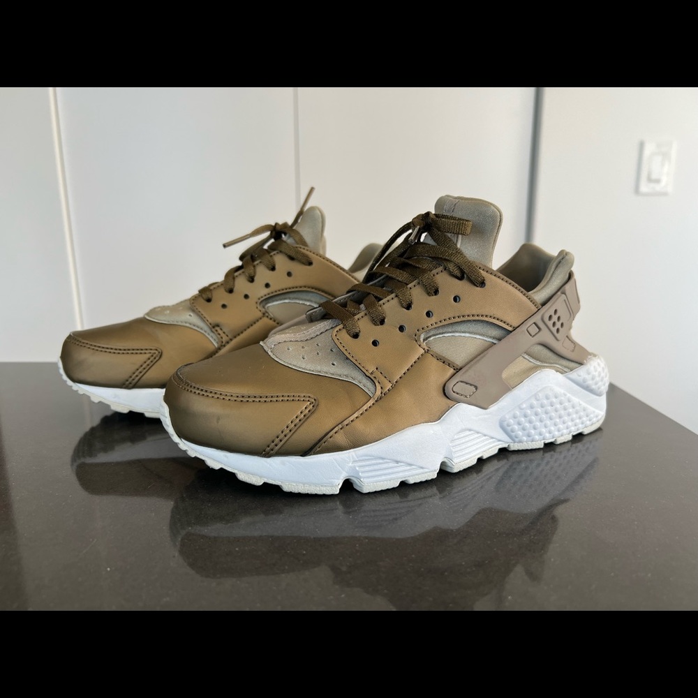 Nike Air Huarache Run Gold Size 8